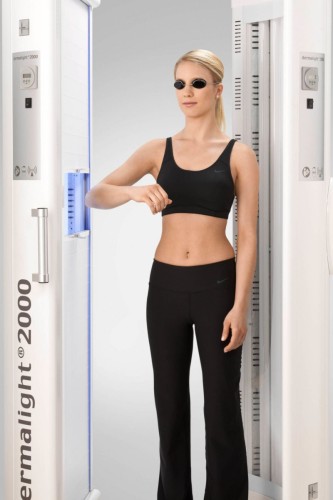 big_dermalight2000_anwendung-arm_kabine_0084_fin-1110x1665.jpg